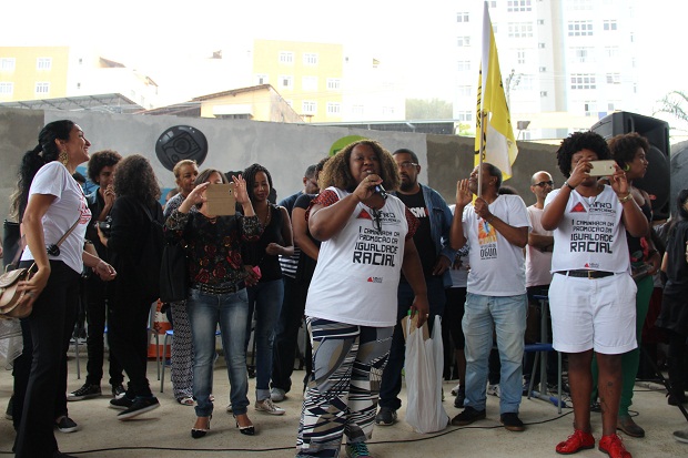 A secretária Macaé Evaristo participou da Caminhada da Promoção da Igualdade em Juiz de Fora. Foto: Eric Abreu (ACS/SEE-MG)
